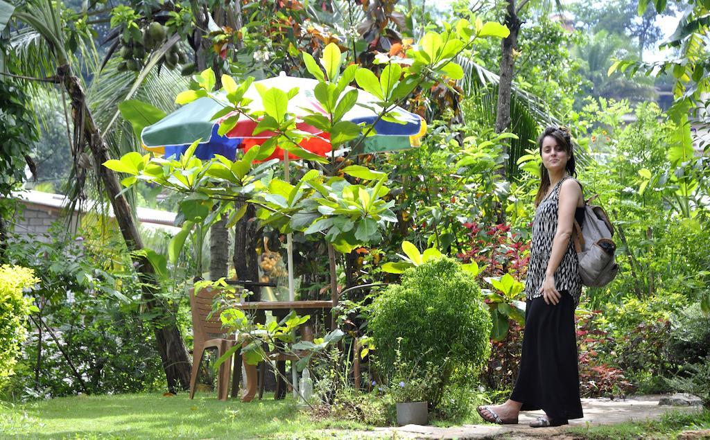 Haniffas Holiday Inn Kandy Exterior photo